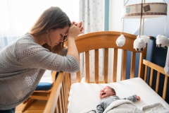 Депрессия после родов: причины симптомы и лечение 